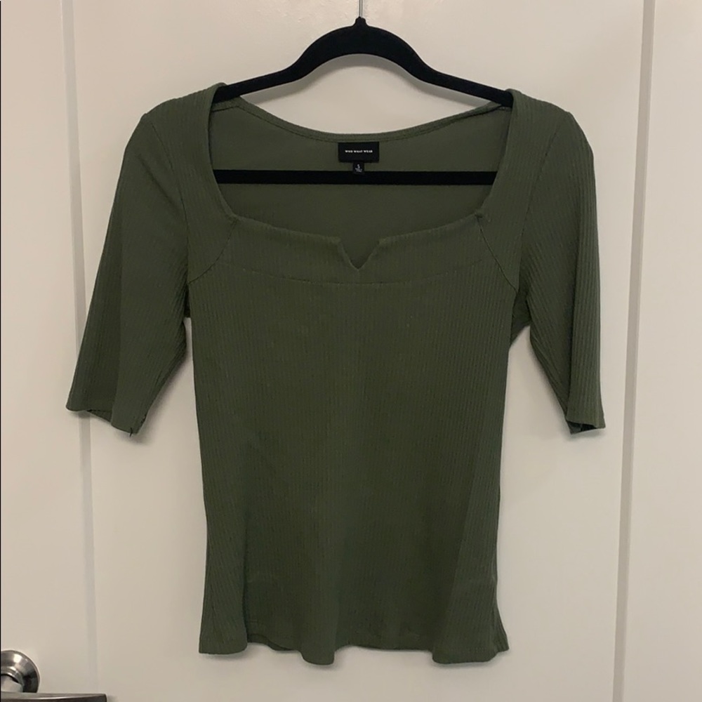 Adorable green top!